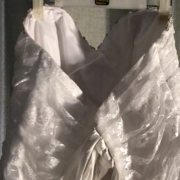 Women’s Lace Wedding Dress NWT, with veil - Picture 6 of 16